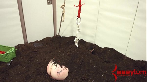 Play MP4 - Goth girl gets her ass k&period;&comma; then has anal