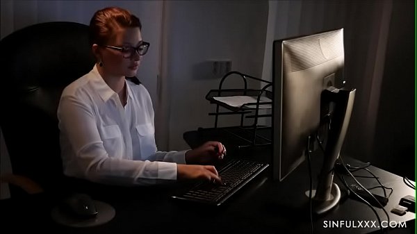 Play MP4 - Anna loves her boss big cock