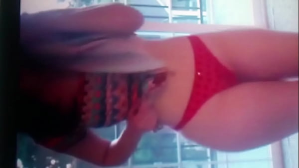 bailando_mostrando tanguita roja