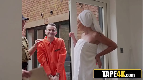 Two Conmen Distract Stunning British Cougar With Big Dick Fucking 