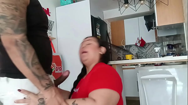 Play MP4 - Me follo a la mujer de mi hermanastro a escondidas en la cocina mientras esta en la habitaci&oacute;n