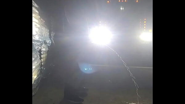 Play MP4 - Steamy piss in the headlights