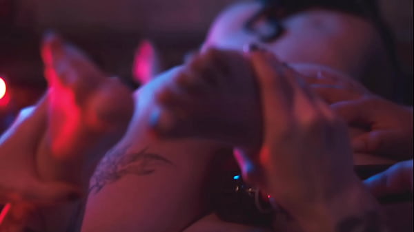 Lesbian feet & pussy play 