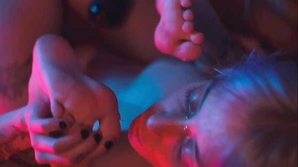 Nonton Lesbian Feet & Pussy Play thumbnail