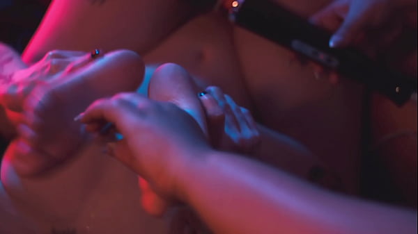 Play MP4 - Lesbian Feet & Pussy Play