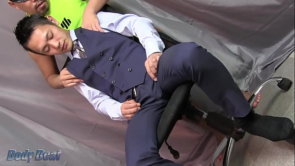 今回は爽やかな雰囲気の敏腕営業リーマン風のノンケお兄さんに登場してもらいました。 thumbnail