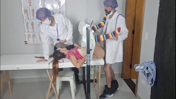 Equipe De Ginecologistas Atende A Primeira Vez Da Paciente! thumbnail