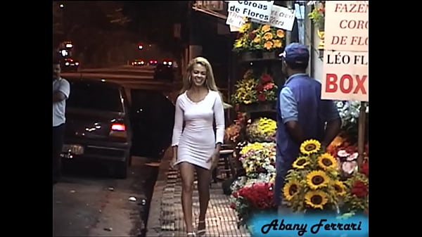 Inacreditável!!! Duas gatas Nuas dentrodo Metrô epassageiro mete a mão