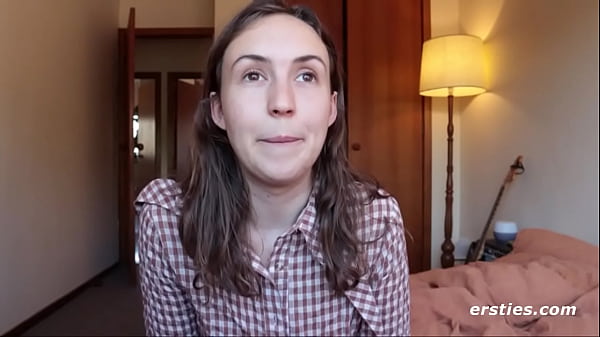 Play MP4 - Olive Shows Us Her Hairy Bush