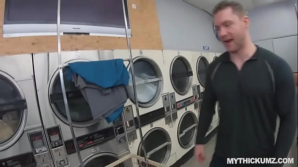 Fucking thick big tit black chick at_laundromat