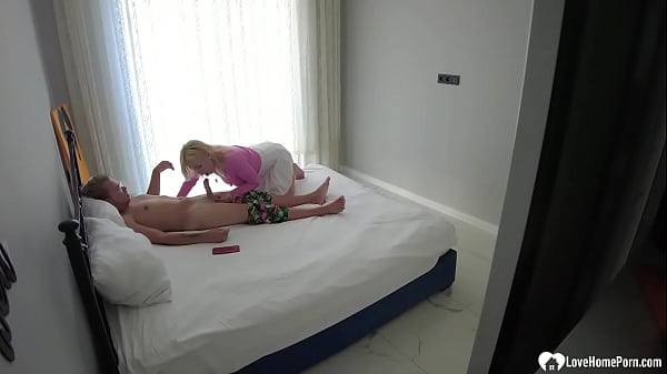 Babe_came to_my hotelroom for sex