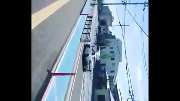 カスタムカーが公道でバーンアウト！！ thumbnail