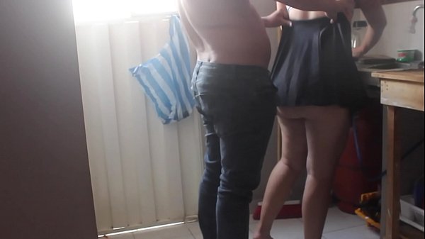 Play MP4 - Mi hermanastro no me deja lavar los platos se mete a la cocina para culiarme y llenarme la boca de su semen