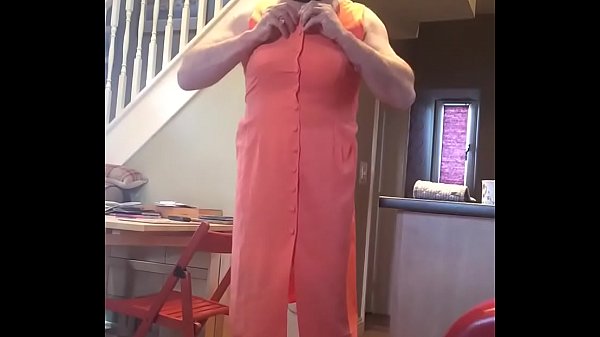 Play MP4 - Undressing  - exposed - Johanna Clayton