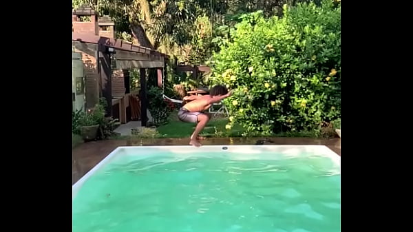 Cantor flagrado comendo fan 