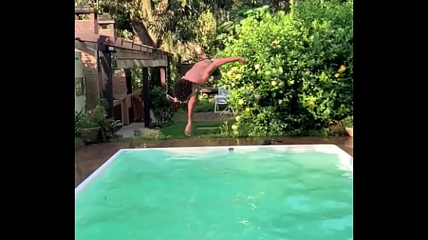 Cantor flagrado comendo fan 