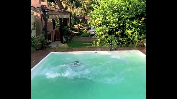 Nonton Cantor Flagrado Comendo Fan thumbnail