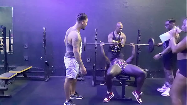 TREINO DO SEXO AMIGAS NAACADEMIA FODEM_COM 3 MACHOS E TOMAN MUITO LEITENA CARACOMPLETO NO REDOU SHEER