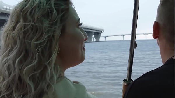 Nonton Iris Kiss Kiss Has Anal Sex After A Walk thumbnail