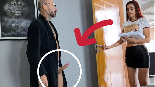 Vovo Pervertido Recebe Entregadora Pau De Fora! thumbnail