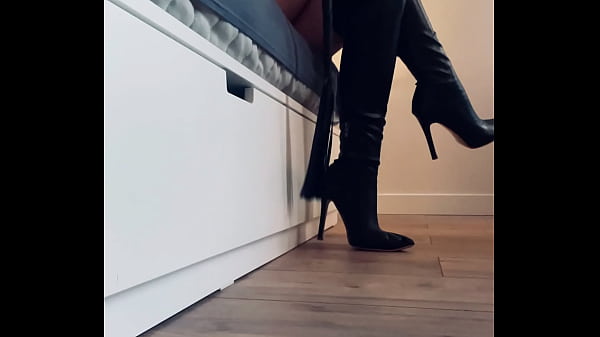 Nonton Le L&eacute;chage De Bottes Est Recommand&eacute; Pour Marqu&eacute; Des Points Goddess thumbnail