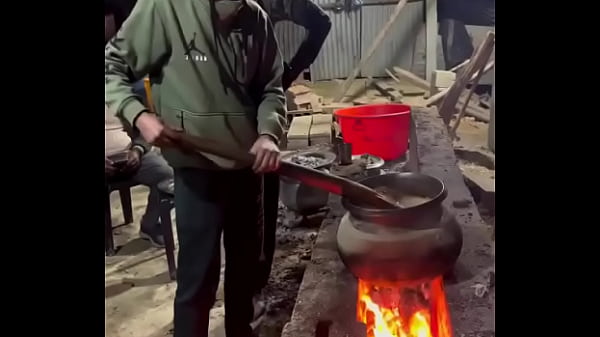 Nonton Kashmiri Marriage: An Event That The Bread Earner Of The House Earns For His Whole Life After Makaan thumbnail