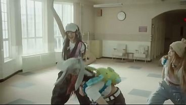 Newjeans Omg Hyein Haerin Hanni Danielle Minji Performance Kpop thumbnail