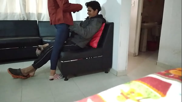 Mi novia me saca la lechita con una mamada 