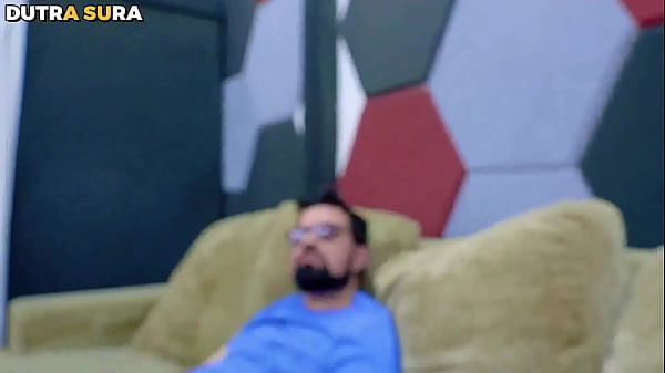 Nonton Frotinha &eacute; Pego Batendo Punheta Na Sala - Dutra Sura Safada Pede Pra Ele Arrombar O Cuzinho Dela thumbnail