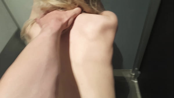 Play MP4 - Risky sex in swimming pool changing room&period;