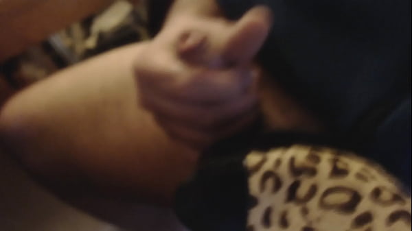 Play MP4 - Cum on heel depilated balls