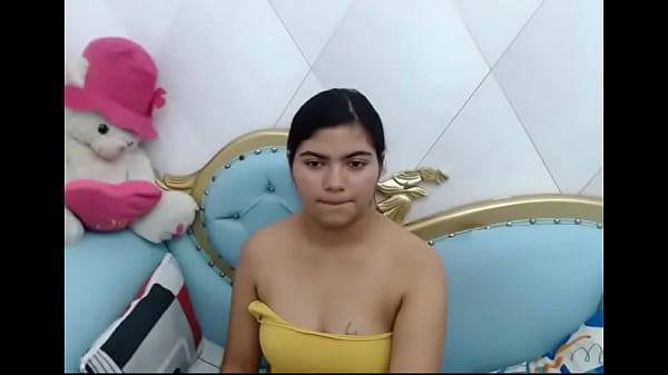 karla ryan y susexy tirante caido de la blusa