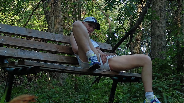 Play MP4 - Forest orgasm