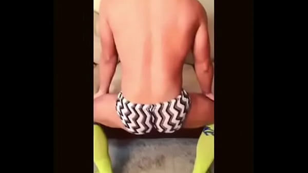 Play MP4 - JULIAN SERRANO TWERKING