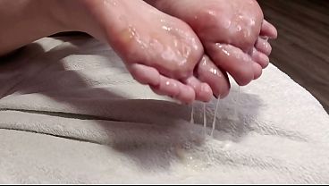 Big Cumshot On Feet thumbnail
