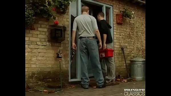 Private Amateur SaraGets a_Threesome