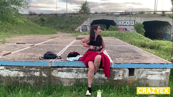 Megan Lux Y Melania Dark Se Comen En Publico Hasta Que Las Pillan thumbnail