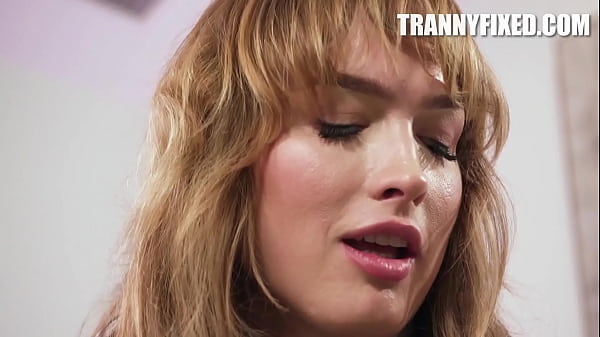 Sexy Poker-Themed Blake Lovely Hosts a Night of Thrills and Chills! 