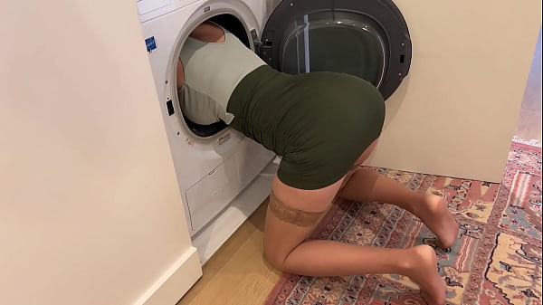 Play MP4 - Stepson fucks stepmom while she's stuck in the washing machine