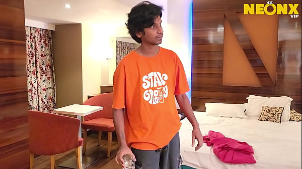 Play MP4 - Beautiful Big Ass Big Boobs curvy Indian Bhabhi desi bhabhi wet pussy sex