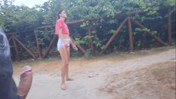 Play MP4 - Punheta para safada que passava em p&uacute;blico&excl;