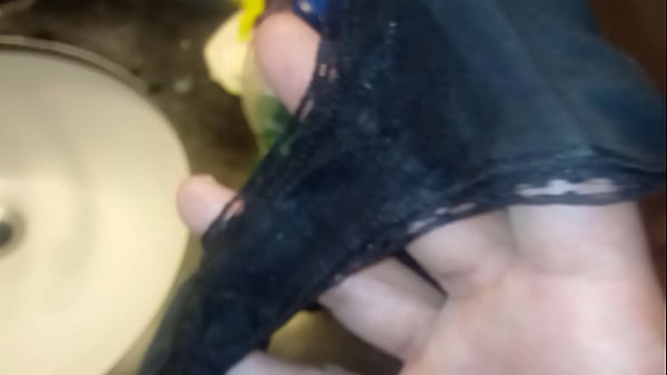 Play MP4 - Smelling Dirty panties