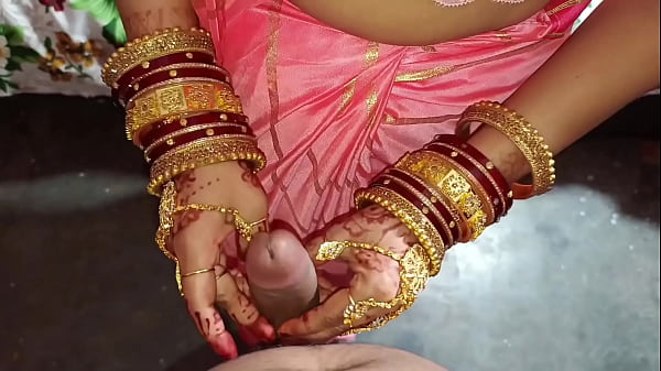 Play MP4 - सदर बाजार जा रही थी देवर ने सामान दिलाने के बाहने चोद दिया साफ हिंदी आवाज में