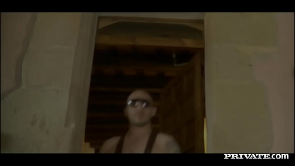 Nonton Lucy Belle And Suzie Diamond Have A Ffm Threesome With A Gangster thumbnail