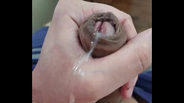 NOVINHO PAUZUDO BATENDO PUNHETA E GOZANDO 