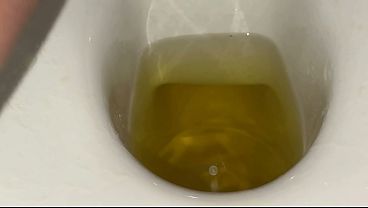 A sexy girl peeing in the morning! Showing off my panties with soiled pads!