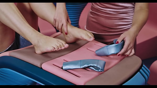 Nonton Thick Busty Alice Peachy Tickling Fetish - Sfw Extreme Feet And Body Tickling With Sabina thumbnail