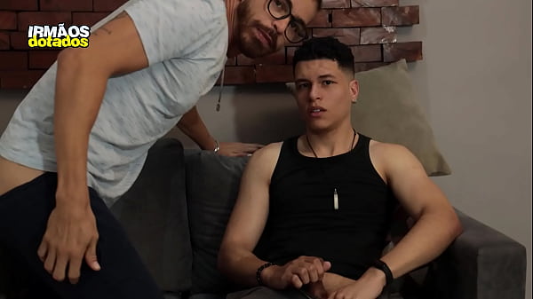 Play MP4 - Padrasto ensina Enteado a Foder