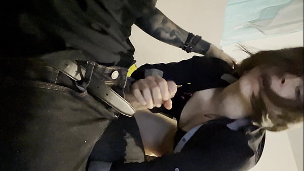 Une Bonne Cam Pour Cette Chienne Qui Va Se Prendre Une Bonne Dose De Foutre D&eacute;bordante En Bouche thumbnail