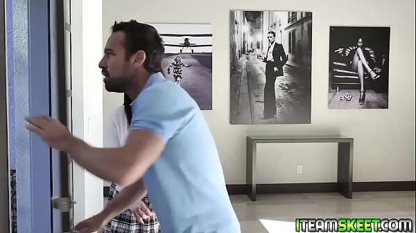 Sweet Kiara Edwards pops out her tight pussy and the studs startseating herpussy